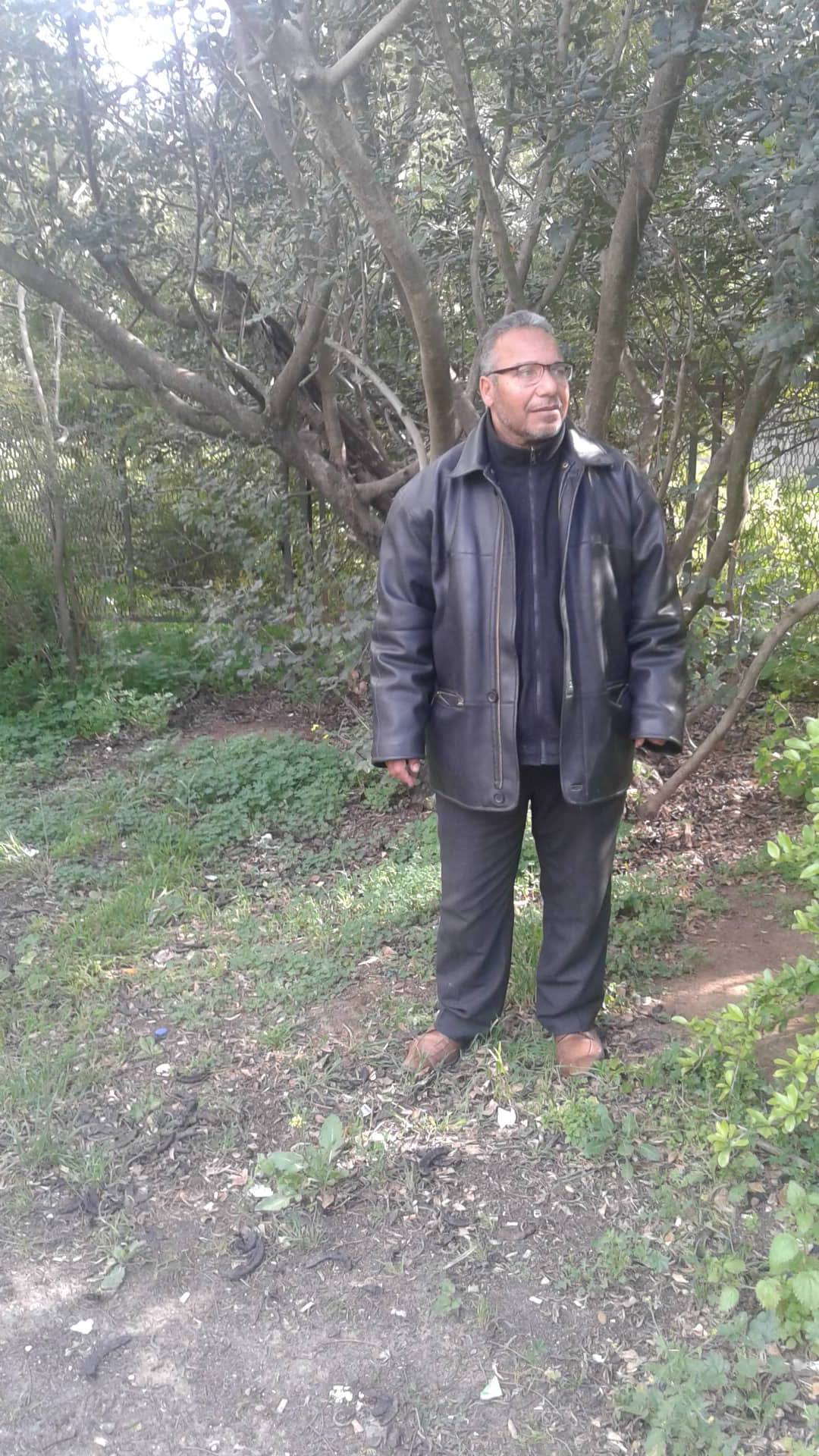 اليد التي تلعب بالمتناقضات –  الشاعر التونسي فتحي مهذب