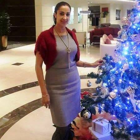 امرأة الشك - الشاعرة المصرية رضوى فرغلي - ترجمها الى الاسبانية حسين نهابة