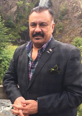 ترجمة قصيدة (العيونُ الخافرةِ) الشاعر العراقي: كاظم وحيد الى اللغة الاسبانية. ترجمة: حسين نهابة