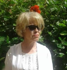 ترجمة قصيدة (لا ينبت  على أصابعي الورد) بالأسبانية - الشاعرة المغربية نعيمة خليفي - ترجمة حسين نهابة